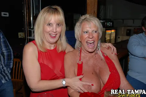 Mandi McGraw: Blonde MILF Peels Off Her Jeans for a Threesome in Stockings – photo 4 of 20