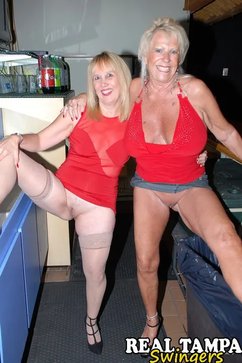 Mandi McGraw: Blonde MILF Peels Off Her Jeans for a Threesome in Stockings – photo 8 of 20