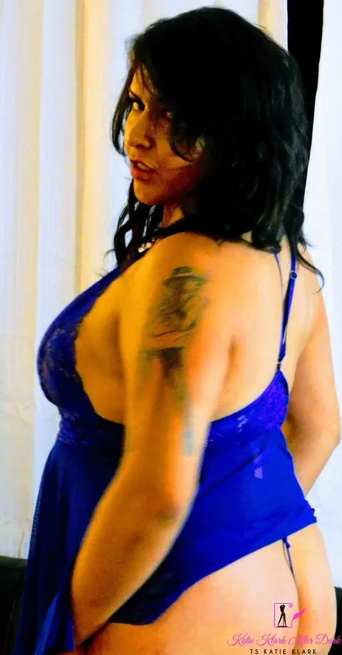 Curvy Trans Woman Strips Off Her Lingerie and Shows Off Her Body – photo 17 of 20