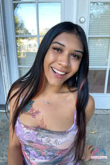 Reina Heart – Skinny Latina Brunettes Kiss and Pose Naked