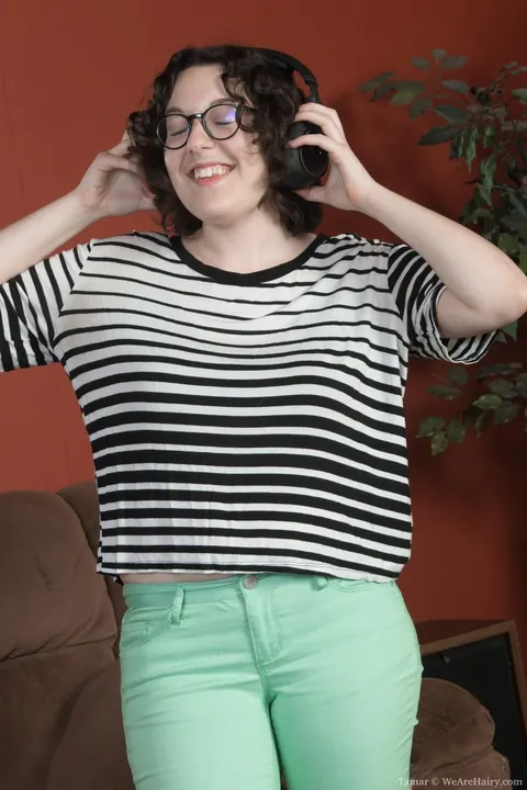 BBW Brunette with Glasses Spreads Her Hairy Pussy – photo 1 of 21
