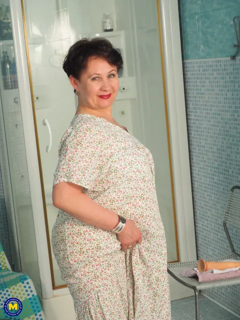 Scarlett Vladi: Mature BBW in Lingerie and Stockings Teases at the Mirror – photo 4 of 11