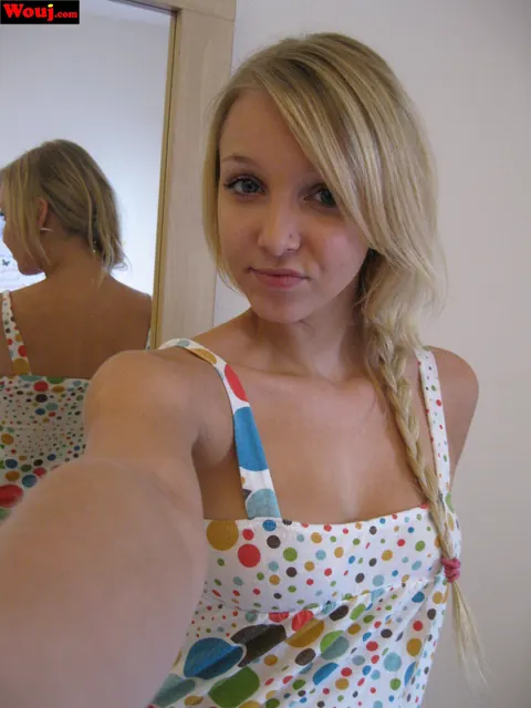 Elle Blue: Blonde Amateur in Panties Takes Selfies with Her Phone – photo 14 of 15