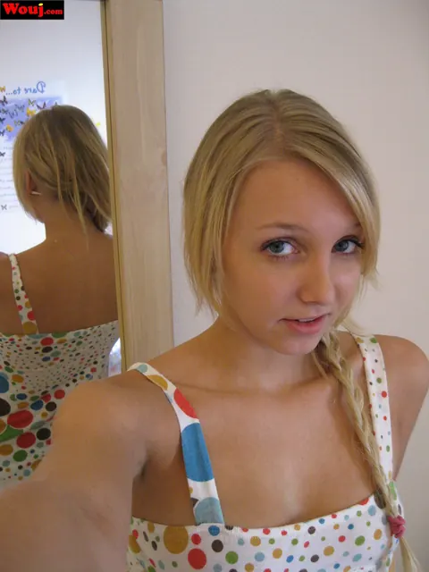 Elle Blue: Blonde Amateur in Panties Takes Selfies with Her Phone – photo 13 of 15