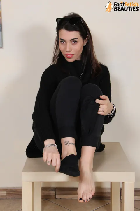 European Brunette in Glasses Removes Her Boots and Socks – photo 8 of 12