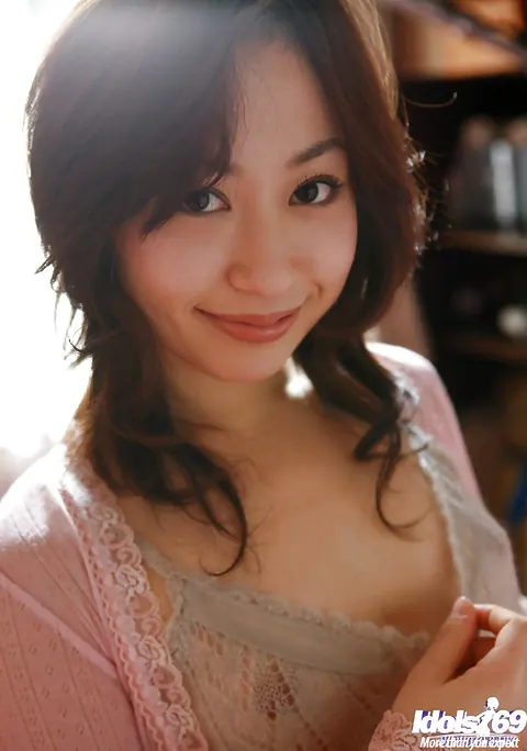 Momo Yoshizawa: Slim Asian Redhead Poses Nude on the Bed – photo 2 of 12