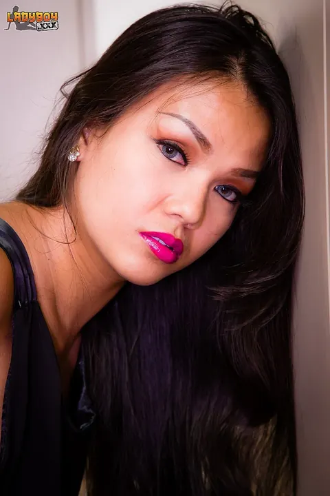 Asian Trans Woman Poses Nude Showing Her Body – photo 6 of 16