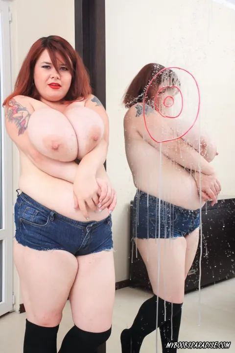 Roxanne Miller: Curvy European Redhead Squirts Milk onto Mirror in Shorts – photo 15 of 16