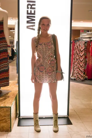 Marley Kunis – Blonde Lifts Her Skirt and Flashes Panties in Public