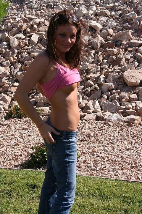 Kate Crush: Brunette Amateur in Jeans Pulls Off Her Top Outdoors – photo 3 of 21
