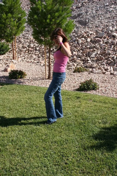 Kate Crush: Brunette Amateur in Jeans Pulls Off Her Top Outdoors – photo 21 of 21