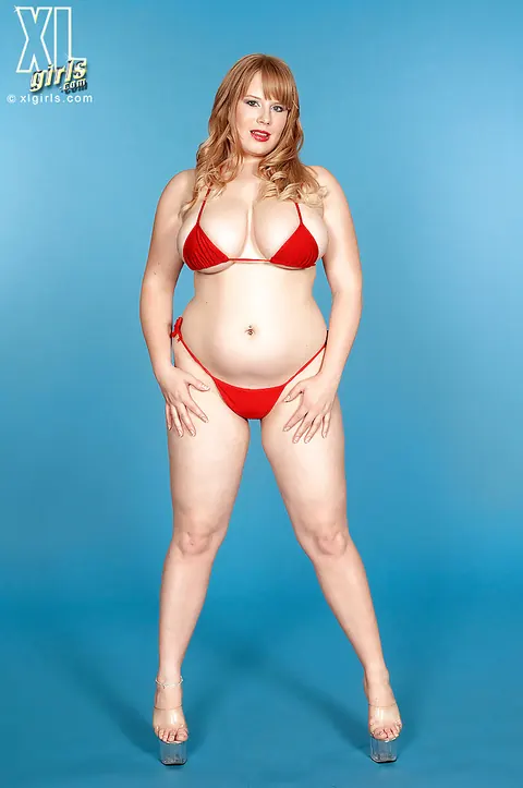 Destiny Rose: Thick Redhead Sheds Her Bikini to Flaunt Her Big Natural Tits – photo 1 of 16