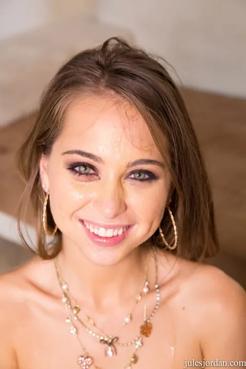 Riley Reid: Slim Brunette in a Bikini Sucks and Rides Two Men Outdoors – photo 21 of 21