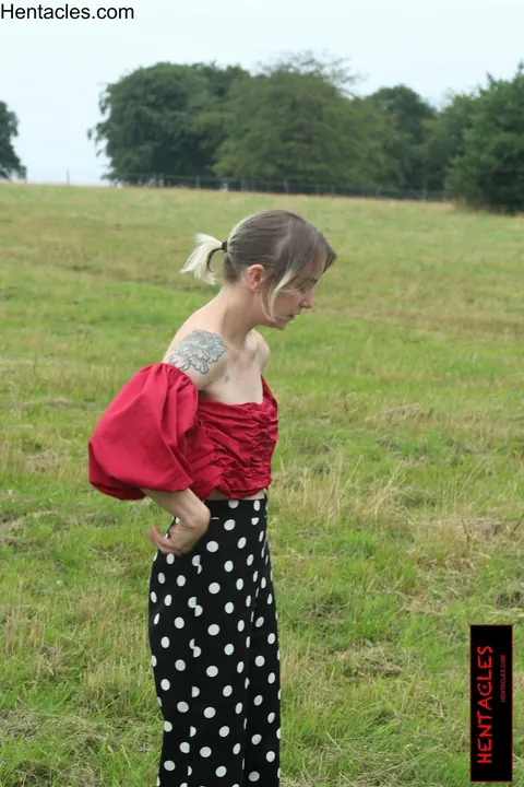 Woman Strips Nude, Kneels and Arches Back – photo 12 of 15
