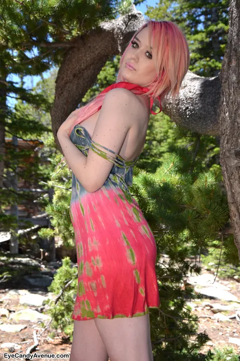 Thick Woman Undresses Beneath a Hardwood Tree – photo 9 of 16