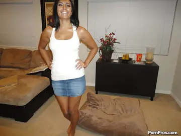 Shazia Sahari – Thick Indian Brunette Lifts Her Skirt and Pulls Panties Aside