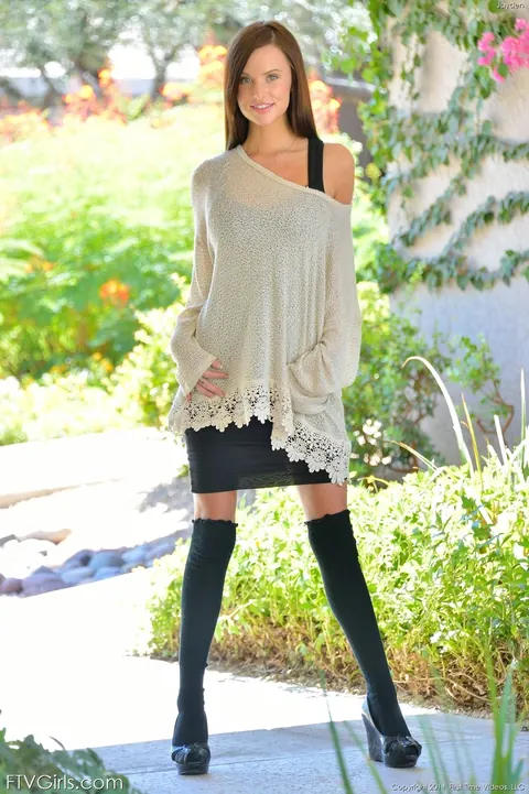 Jayden Taylors: Petite Brunette in a Dress Strips Outdoors and Shows Her Shaved Body – photo 1 of 20