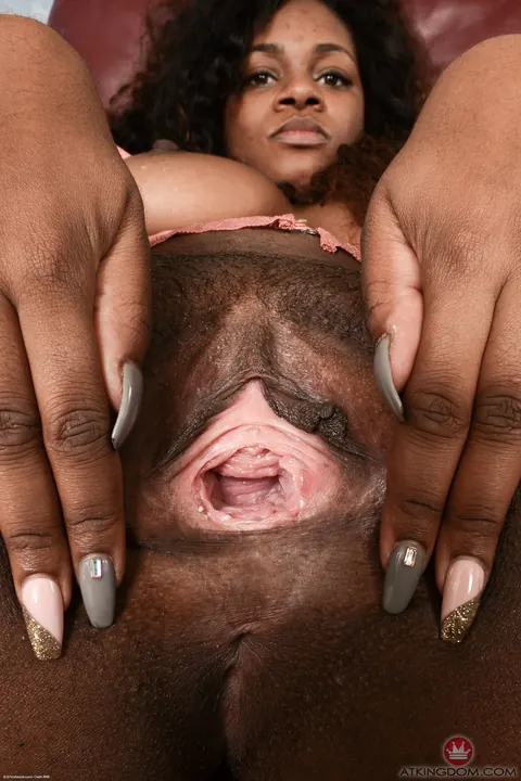 Skyy Dreams: African MILF with Big Tits Shows Her Feet and Round Ass in Shorts – photo 15 of 21