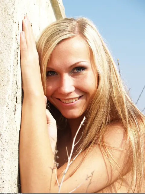 Lizzy Merova: Blonde PAWG Strips Naked and Spreads Her Ass – photo 6 of 21
