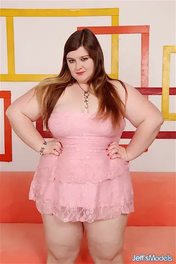 Sapphire Rose – Curvy Woman with Big Natural Tits Toys Her Pussy