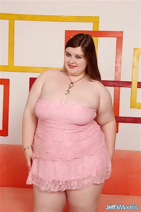 Sapphire Rose: Curvy Woman with Big Natural Tits Toys Her Pussy – photo 2 of 14