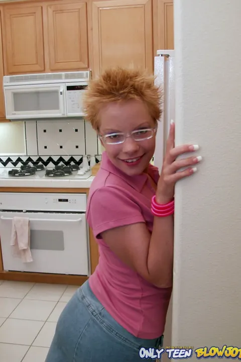 Emily Davinci: Redhead MILF Undresses and Poses in the Kitchen – photo 2 of 17