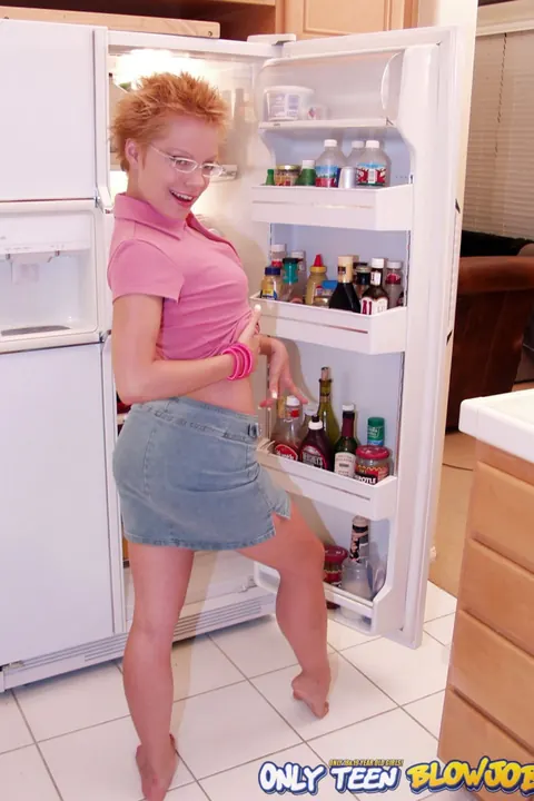 Emily Davinci: Redhead MILF Undresses and Poses in the Kitchen – photo 6 of 17