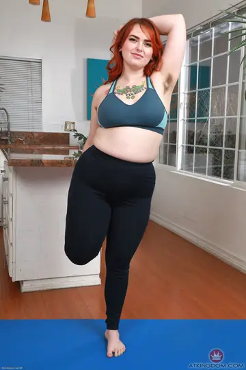 Tattooed Redhead BBW Spreads Her Hairy Fat Pussy
