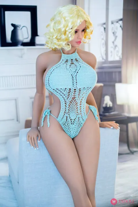 Blonde Undresses Fully and Poses to Display Her Body – photo 14 of 14