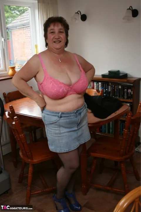 Kinky Carol: Mature British BBW Shows Off Her Lingerie and Pantyhose at the Table – photo 12 of 16