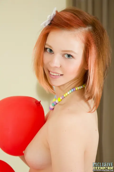 Redhead PAWG Pulls Shorts Aside to Show Her Shaved Pussy – photo 20 of 20