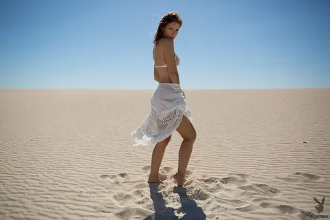 Blonde Model Poses Nude and Spreads in the Desert – photo 2 of 17