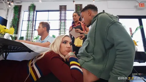 Kendra Sunderland: Tall BBW Blonde Sucks BBC and Gets Fucked Outdoors – photo 2 of 21