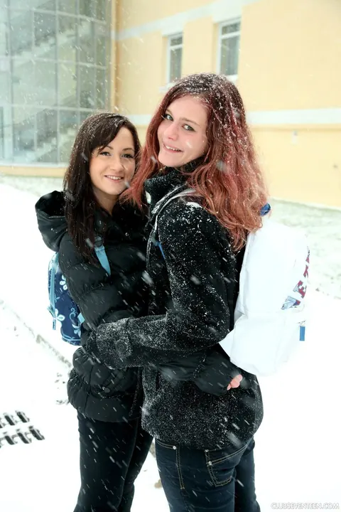 Tess C: Redhead Lesbians Use a Dildo in Jeans Outdoors – photo 3 of 21