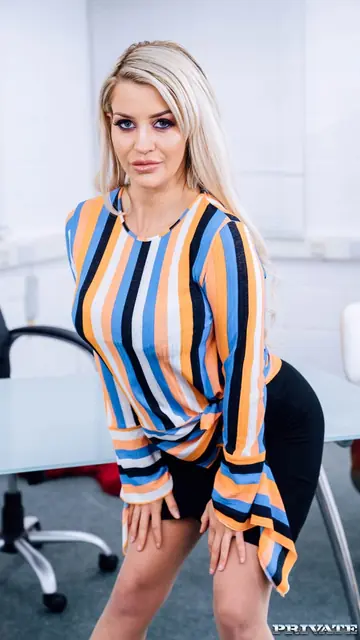 Sienna Day – Busty British Blonde Reporter Gives a Blowjob and Takes Anal in the Office
