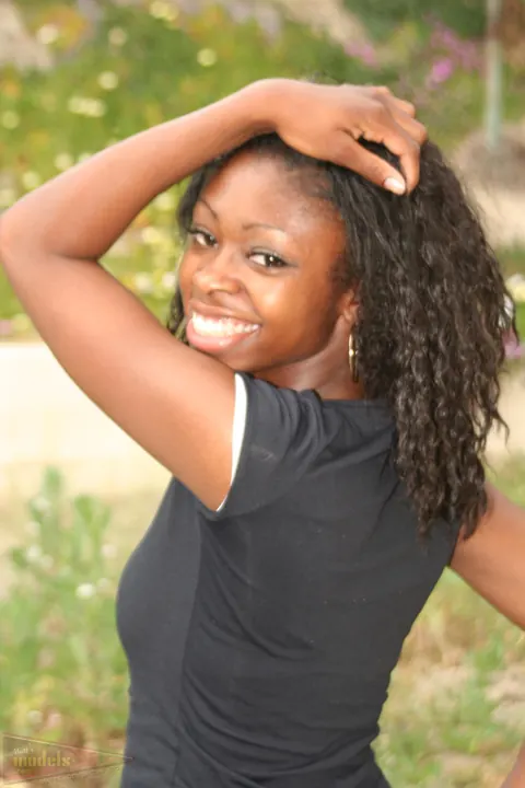 Ebony Babe Shows Her Big Natural Tits in Lingerie – photo 3 of 16