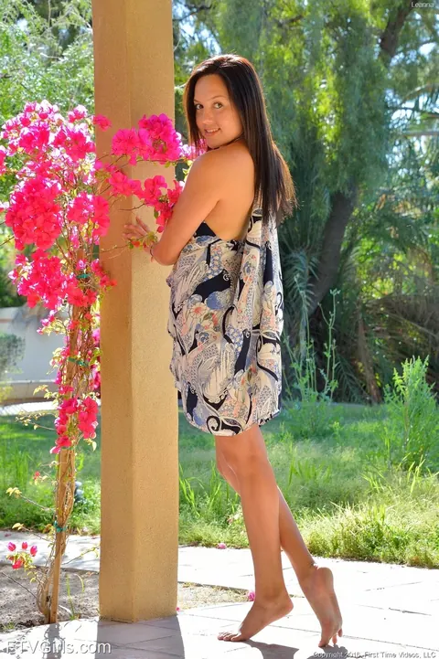 Leanna Lass: Thick Mature Brunette Strips Outdoors After Jogging and Spreads – photo 4 of 20