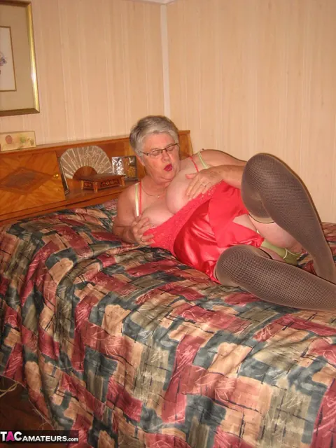BBW in Stockings and Heels Strips and Fingers on the Bed – photo 9 of 20