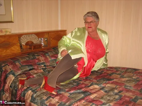 BBW in Stockings and Heels Strips and Fingers on the Bed – photo 1 of 20