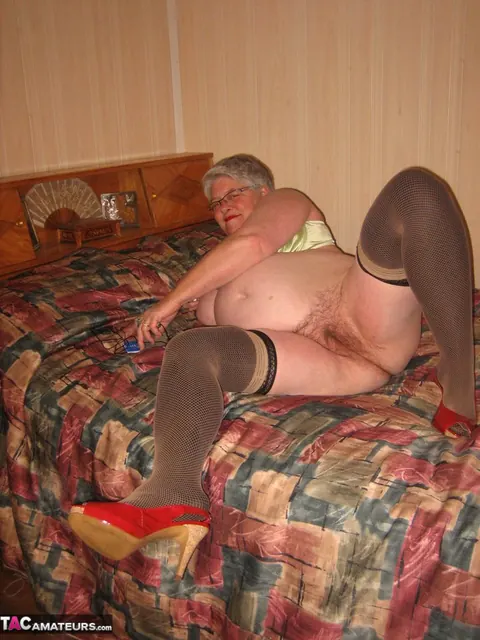 BBW in Stockings and Heels Strips and Fingers on the Bed – photo 20 of 20