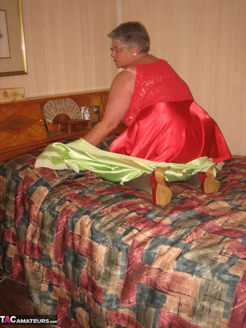 BBW in Stockings and Heels Strips and Fingers on the Bed – photo 5 of 20
