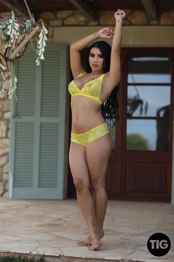 Nicole Snow – Curvy Asian Brunette Flaunts Her Big Fake Tits in a Bikini Outdoors