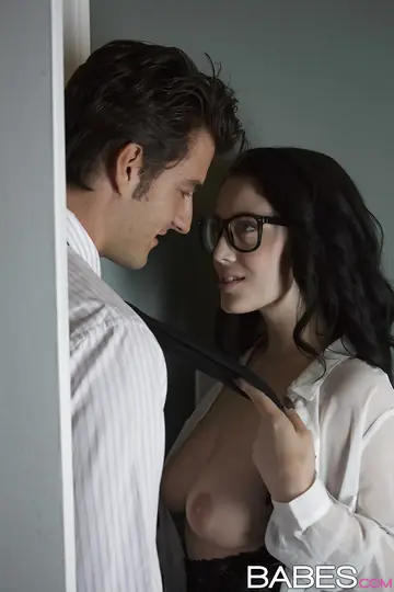 Noelle Easton – Busty Brunette in Glasses Rides Cowgirl and Gets Fingered in the Office