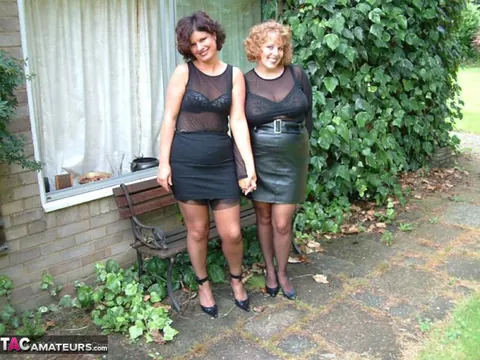 Curvy Claire: Curvy Redhead MILF and Friend Strip Outdoors for a Threesome – photo 3 of 20
