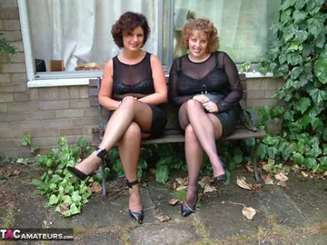 Curvy Claire – Curvy Redhead MILF and Friend Strip Outdoors for a Threesome
