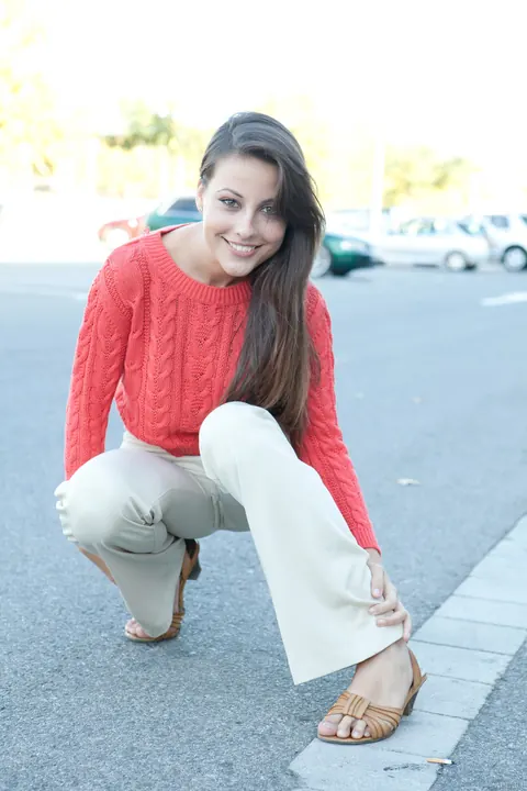 Lorena Garcia: Brunette with a Trimmed Pussy Spreads Her Legs – photo 20 of 20