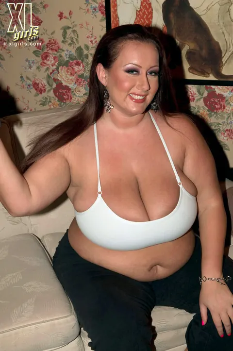 Maria Moore: Blonde and Brunette BBW MILFs Spread Their Legs in Heels – photo 8 of 12