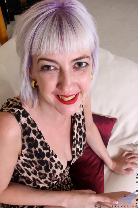Sylvia S: Thick MILF Strips Off Her Dress to Finger Her Pussy – photo 6 of 21