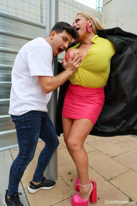 Alexa Blun: Blonde Latina BBW Fucks Her Man After Kissing – photo 4 of 21