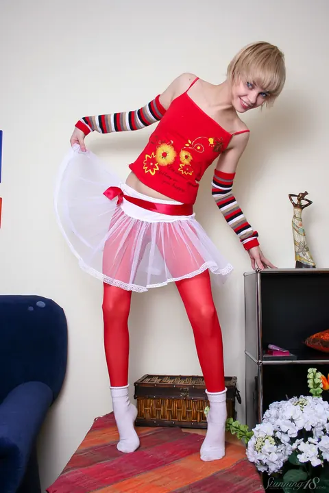 Woman with Short Hair Spreads Her Pussy – photo 1 of 21